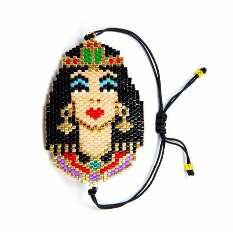  Create intricate beaded keychains and bag charms. 