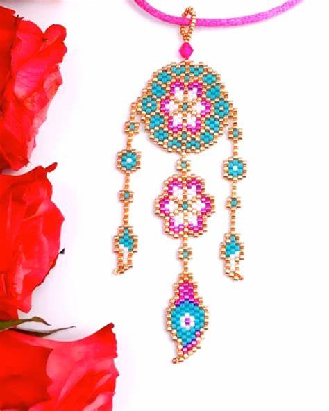  Make beaded dreamcatchers with Miyuki beads. 